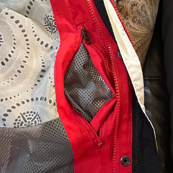 3 In 1 Columbia Red and White Hooded Jacket - Picture 16 of 16